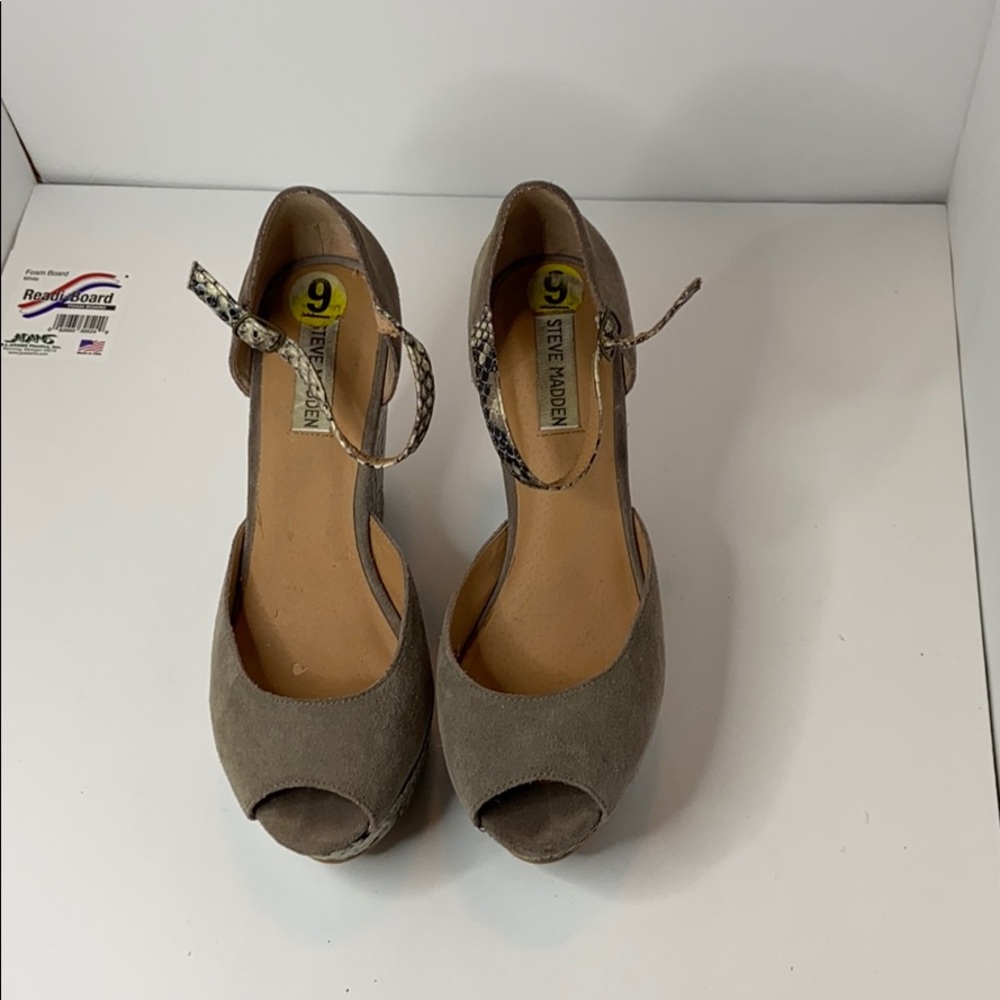 Women’s shoes